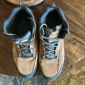 Columbia Women’s Tan and Gray Hiking/Outdoor Boots